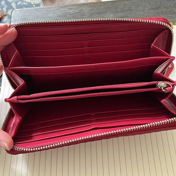 Red Coach zipper wallet - Picture 2 of 4